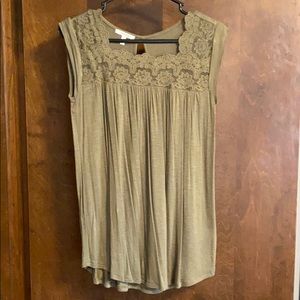 Olive XS Maurice’s top